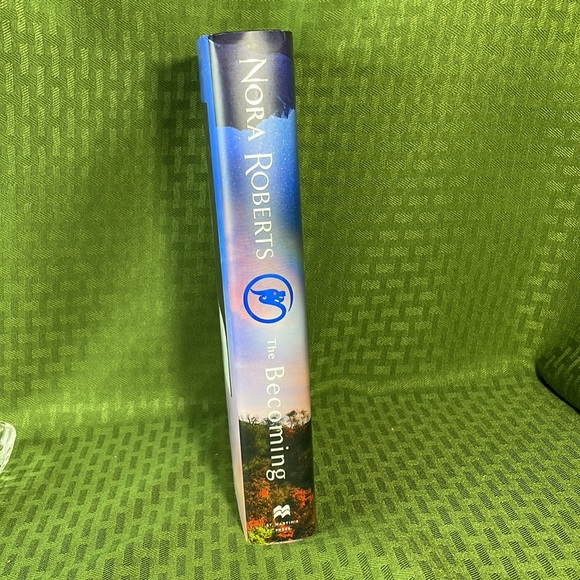 The Becoming : The Dragon Heart Legacy, Book 2 By Nora Roberts - Picture 3 of 8